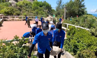 Tỉnh Đoàn Bình Định ra quân các đội Thanh niên tình nguyện hè 2020 tại xã đảo Nhơn Châu.