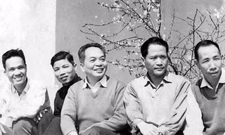 Riêng chung của Hữu Mai