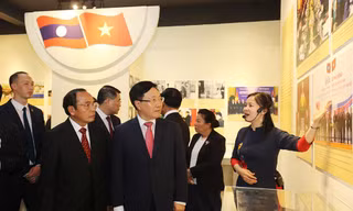 Triển lãm về quan hệ hữu nghị vĩ đại, đoàn kết đặc biệt Việt Nam - Lào