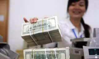 Khi đồng nội tệ rớt giá