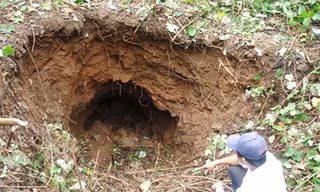 Núi nứt đe dọa cả trăm hộ dân