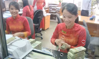 Chuyên gia kinh tế Bùi Kiến Thành: Phải cứu DN thì mới mong giải quyết được nợ xấu (ảnh chỉ có tính chất minh họa) Ảnh: Đại Dương