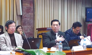 Các nhà khoa học, quản lý về hạt nhân Việt Nam dõi theo sự cố cháy nổ ở nhà máy hạt nhân Fukushima- Nhật Bản (ảnh cuộc họp của Bộ KH&CN hôm qua)	Ảnh: Mỹ Hằng