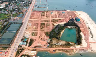 Loạt doanh nghiệp địa ốc bị ngân hàng siết nợ 'đất vàng' dịp cuối năm