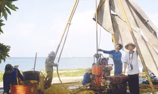 Nhóm nghiên cứu ra đảo Sinh Tồn khảo sát