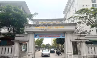 Vụ nữ sinh trường chuyên ĐH Vinh tự tử: Tạm đình chỉ công tác giáo viên chủ nhiệm