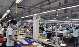 Nghệ An: Nguy cơ bùng dịch từ các ca nhiễm ở nhà máy may hơn 1.200 công nhân
