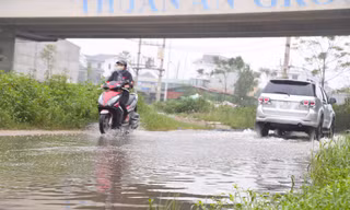 Tuyến đường dang dở hơn một thập kỷ ở TP Vinh, mưa là ngập cả tuần