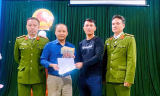 Trả lại gần 300 triệu đồng cho người chuyển nhầm