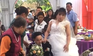 Đám cưới cổ tích của chú rể ‘hạt tiêu’ và cô dâu khiếm khuyết khiến nhiều người xúc động