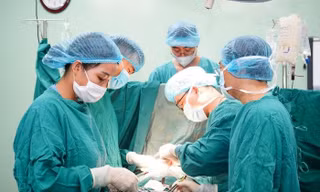 Báo động đỏ toàn viện, cứu sống bé gần 4 tuổi bị vỡ tim 
