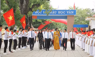 Ủy viên Bộ Chính trị Nguyễn Xuân Thắng dự khai giảng tại Trường THPT Lê Hồng Phong
