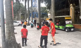 Cần chấm dứt hành vi cho con nghỉ học để phản đối việc dừng hoạt động xe điện ở Cửa Lò
