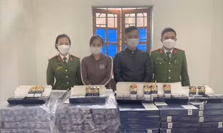 Hàng nghìn gói thuốc lá lậu dưới vỏ bọc 'hàng hóa phòng chống dịch COVID-19'