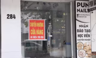 Vắng khách, hàng loạt ki-ốt ở TP Vinh đóng cửa, treo biển chuyển nhượng 