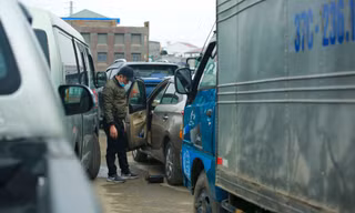 Tài xế vật vờ, xếp hàng từ 1h sáng chờ tới lượt đăng kiểm