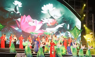 Khai mạc Lễ hội Làng Sen 2024