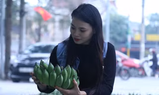 400.000 đồng/nải chuối xanh Tết, tiểu thương đếm quả lấy tiền 