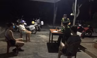 Ra đồng ngắm trăng Rằm, 3 phụ nữ bị phạt tiền
