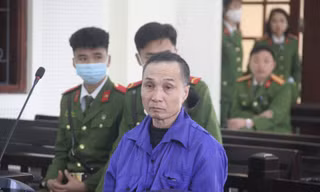 Dùng súng tự chế bắn vợ tử vong, người chồng bật khóc tại tòa