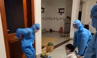 Khởi tố người phụ nữ tự lột quần áo để chống đối đi cách ly