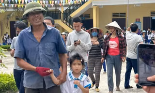 Bé gái lớp 1 ngủ hơn 4 tiếng trong tủ đựng đồ, cả xã rốt ráo đi tìm