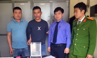 Bắt đối tượng vận chuyển lượng lớn ma túy, mang theo hung khí sẵn sàng chống trả
