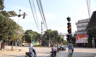 Nhiều đèn tín hiệu ‘nhảy loạn’, người đi đường lo bị phạt nguội