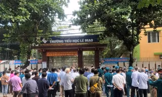 Điểm tiêm chủng vắcxin phòng COVID-19 tại trường Tiểu học Lê Mao, TP Vinh, Nghệ An