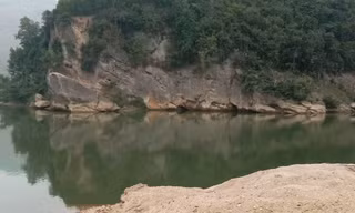 Từ Hà Nội vào Thanh Hóa thăm bạn gái, nam thanh niên được phát hiện tử vong trên sông ở Nghệ An