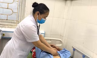Sốc phản vệ sau khi tự mua thuốc kháng sinh về uống
