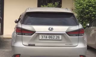 Xe sang bị kê biên ở Nghệ An ‘tung tăng’ trên phố Hà Nội