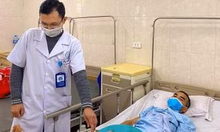 Người đàn ông 55 tuổi bị máy cắt cỏ chém lìa cẳng chân phải