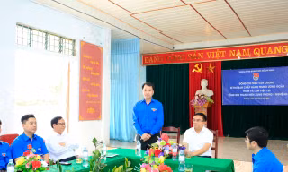 Anh Ngô Văn Cương thăm, làm việc tại Tổng đội Thanh niên xung phong 5 Nghệ An