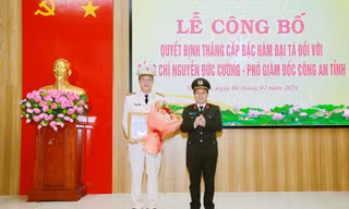 Phó Giám đốc Công an tỉnh Nghệ An được thăng cấp bậc hàm 