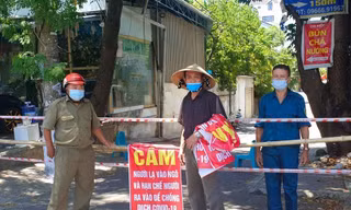 Nghệ An: Lập hơn 60 điểm chốt chặn, cấm người lạ vào ngõ vì liên tiếp có ca mắc COVID-19