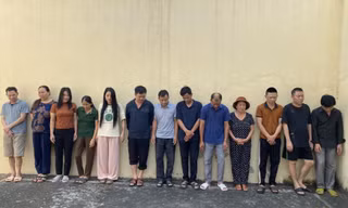 Phá đường dây đánh bạc quy mô lớn có nhiều 'quý bà' tham gia