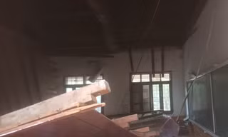 Tin mới vụ trần gỗ phòng học bất ngờ sập ở Nghệ An