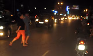 Công an đã làm ngã phóng viên Đức Khánh
