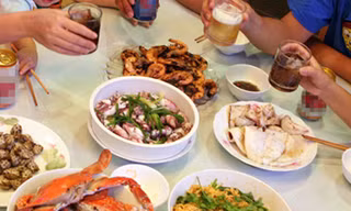 Vui tết không bị... mệt