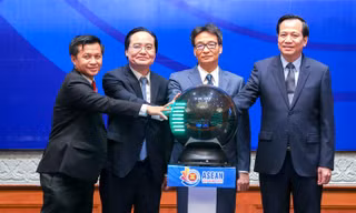 Bộ trưởng Phùng Xuân Nhạ: Năng lực số không thể thiếu đối với học sinh