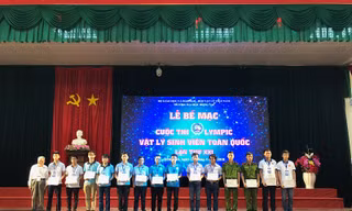 Trao giải Nhất cá nhân và giải Nhì toàn đoàn cho trường ĐH Sư phạm Thái Nguyên