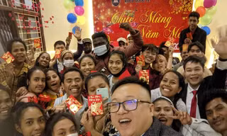 Lưu học sinh quốc tế háo hức ăn tết tại Việt Nam