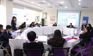 Bàn tròn "Hội nghị thượng đỉnh" của học sinh