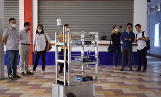 ĐH Bách Khoa - ĐH Đà Nẵng chế Robot phục vụ khu cách ly Covid-19