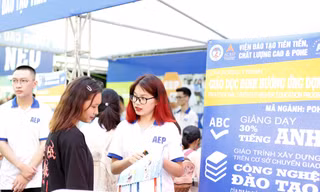 Điểm trúng tuyển bằng kết quả học bạ ngành hot cao ngất ngưởng