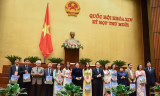 Chủ tịch Quốc hội Nguyễn Thị Kim Ngân gặp gỡ các nhà giáo tiêu biểu toàn quốc