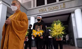 Gia đình nhạc sĩ Phú Quang trong giây phút tiễn biệt