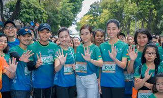 Dàn hoa hậu, nghệ sĩ chạy tại Bờ Hồ