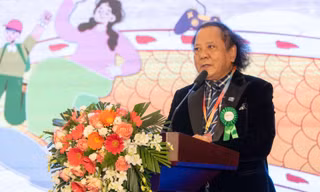 Nhớ thời dỗ trẻ ăn cơm bằng phim hoạt hình đen trắng